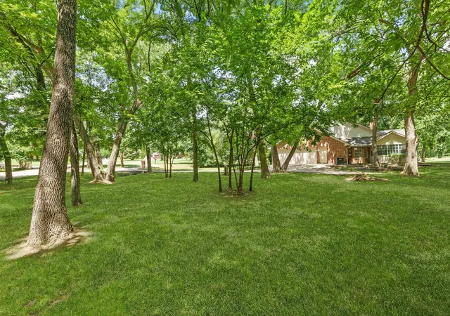 Photo 3 of Single family home for sale at 120 Hope Cir, Mc Kinney, TX 75071 | MLS# 21333138 | Listing updated on 2026-08-28