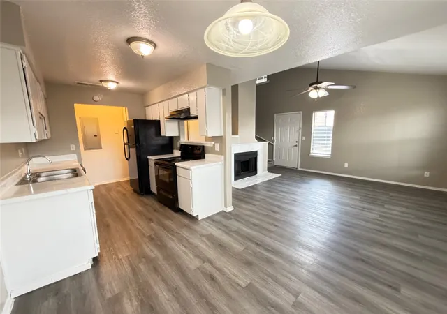 Photo 3 of Townhouse for sale at 1122 Millview Dr #2702, Arlington, TX 76012 | MLS# 21333983 | Listing updated on 2026-07-21