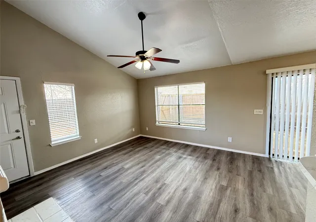 Photo 4 of Townhouse for sale at 1122 Millview Dr #2702, Arlington, TX 76012 | MLS# 21333983 | Listing updated on 2026-07-21