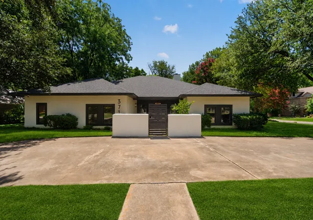 Photo 2 of Sale Pending at 3713 Granada Trl, Denton, TX 76205 | MLS# 21331593 | Listing updated on 2026-08-15
