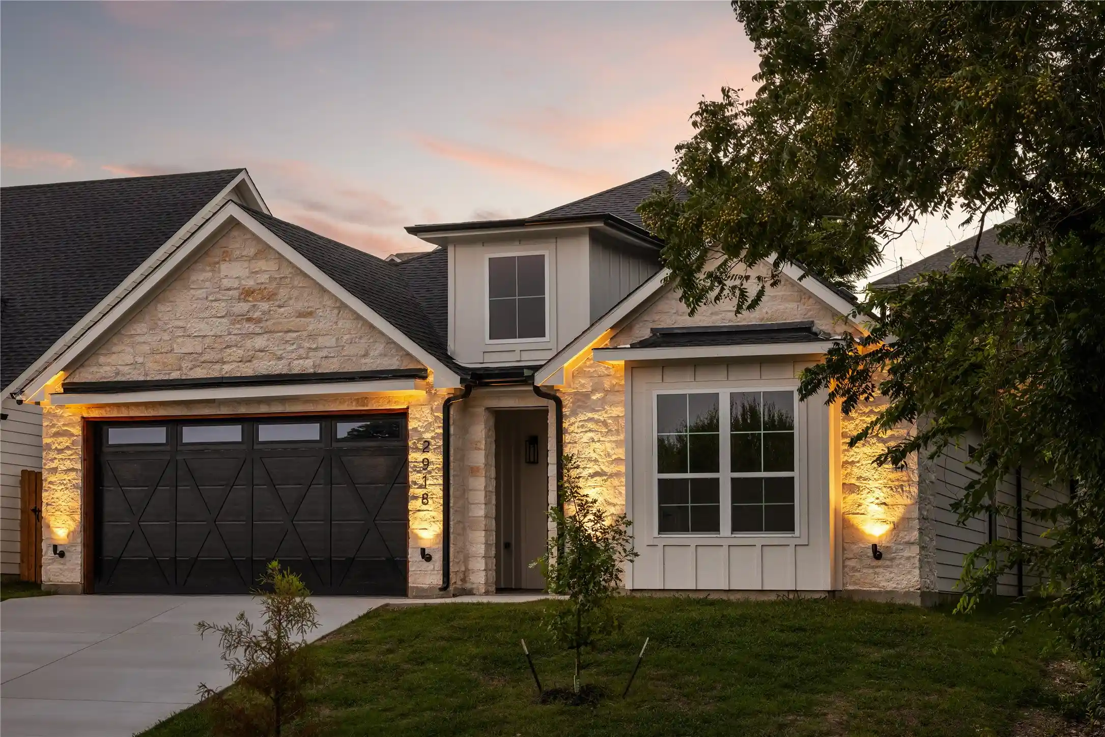 Single family home for sale at 2918 Nw 20Th St, Fort Worth, TX 76106 | MLS# 21333974