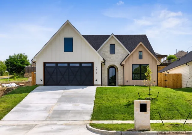 Single family home for sale at 2920 Nw 20Th St, Fort Worth, TX 76106 | MLS# 21331580 | Listing updated on 2026-08-28