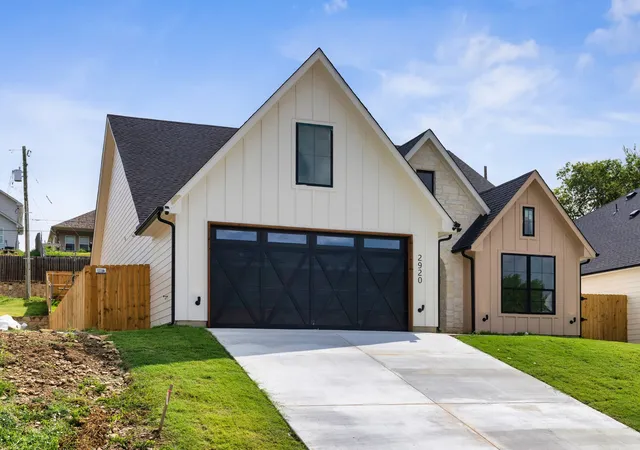Photo 1 of Single family home for sale at 2920 Nw 20Th St, Fort Worth, TX 76106 | MLS# 21331580 | Listing updated on 2026-08-28