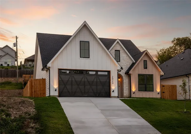 Photo 2 of Single family home for sale at 2920 Nw 20Th St, Fort Worth, TX 76106 | MLS# 21331580 | Listing updated on 2026-08-28