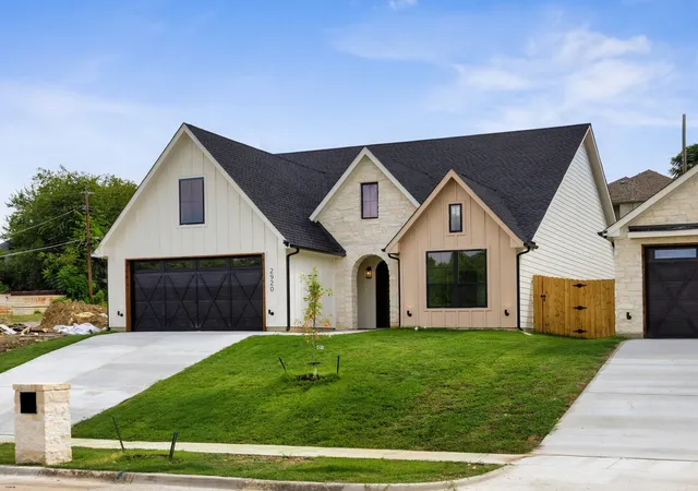 Photo 3 of Single family home for sale at 2920 Nw 20Th St, Fort Worth, TX 76106 | MLS# 21331580 | Listing updated on 2026-08-28