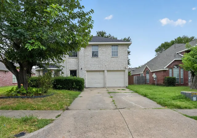 Photo 1 of Sale Pending at 836 Snapdragon Ln, Plano, TX 75075 | MLS# 21331332 | Listing updated on 2026-08-24