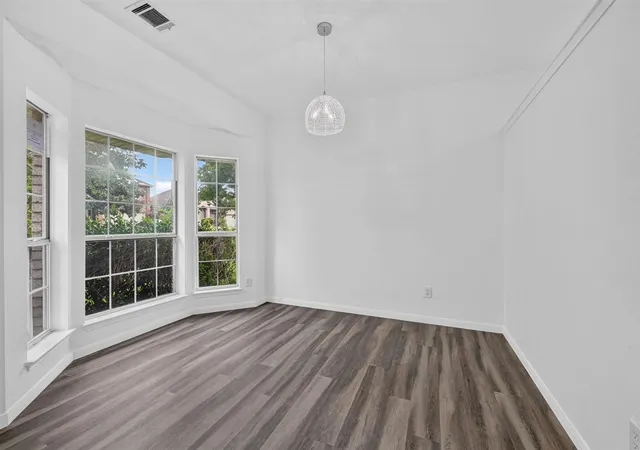 Photo 4 of Sale Pending at 836 Snapdragon Ln, Plano, TX 75075 | MLS# 21331332 | Listing updated on 2026-08-24
