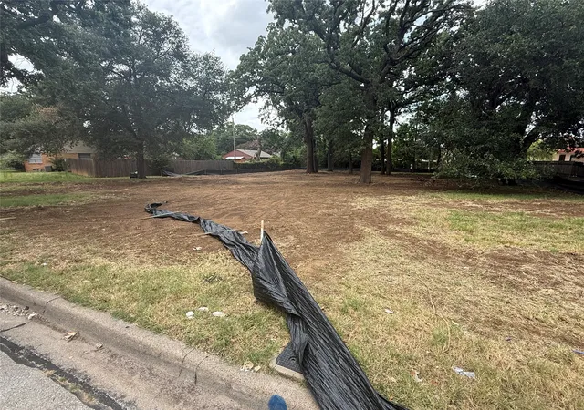 Photo 4 of Land for sale at 709 Lynda Ln, Arlington, TX 76013 | MLS# 21334022 | Listing updated on 2026-09-26