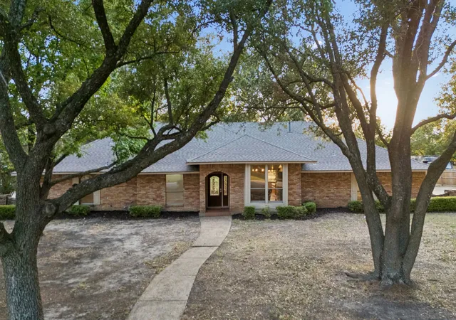Photo 3 of Sale Pending at 1011 Villa Siete, Mesquite, TX 75181 | MLS# 21294370 | Listing updated on 2026-08-31
