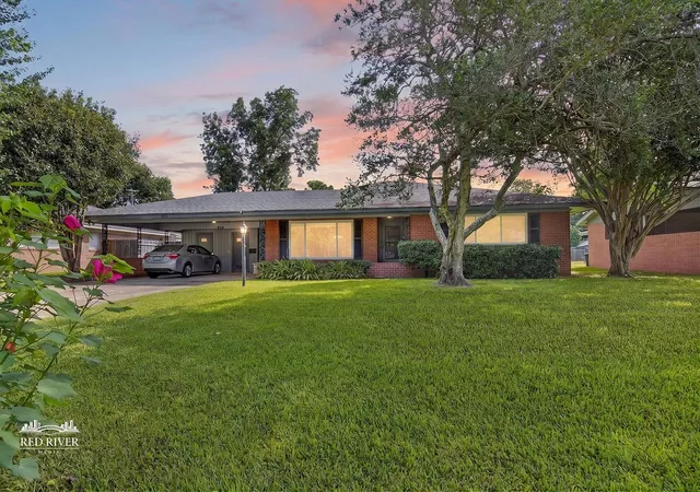 Photo 1 of Single family home for sale at 876 River Rd, Shreveport, LA 71105 | MLS# 21333446 | Listing updated on 2026-08-30