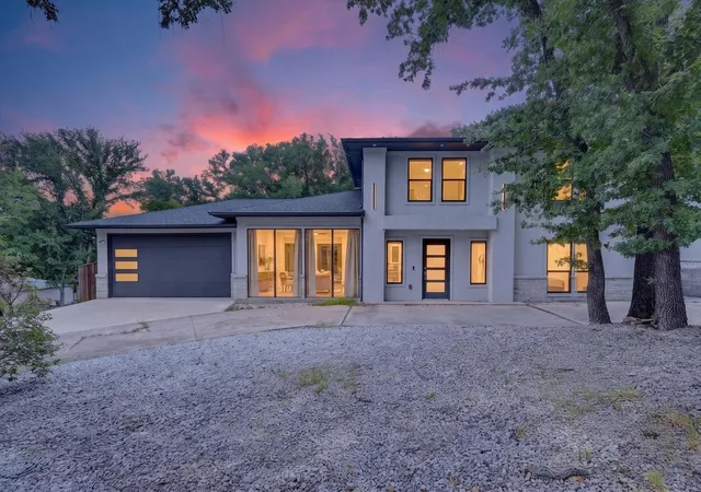Photo 1 of Single family home for sale at 9132 Choctaw Trl, Flower Mound, TX 75022 | MLS# 21328030 | Listing updated on 2026-08-24