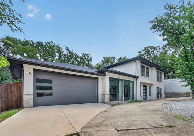 Photo 2 of Single family home for sale at 9132 Choctaw Trl, Flower Mound, TX 75022 | MLS# 21328030 | Listing updated on 2026-08-24