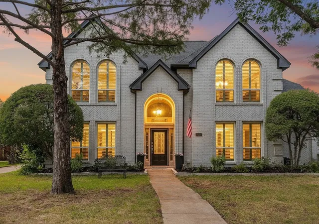 Photo 1 of Single family home for sale at 2800 Rosecliff Ter, Grapevine, TX 76051 | MLS# 21333903 | Listing updated on 2026-10-02