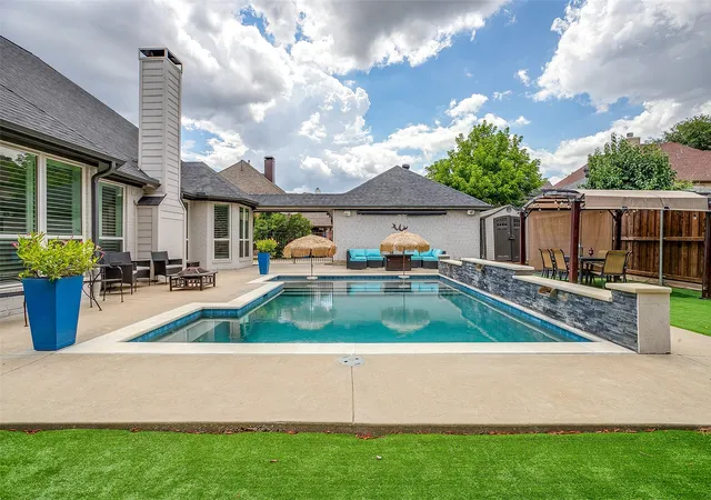 Photo 2 of Single family home for sale at 2800 Rosecliff Ter, Grapevine, TX 76051 | MLS# 21333903 | Listing updated on 2026-10-02