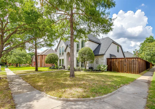Photo 3 of Single family home for sale at 2800 Rosecliff Ter, Grapevine, TX 76051 | MLS# 21333903 | Listing updated on 2026-10-02