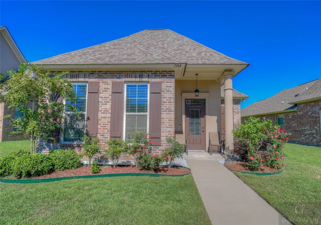 Photo 1 of Single family home for sale at 1144 Island Park Blvd, Shreveport, LA 71105 | MLS# 21333885 | Listing updated on 2026-07-19
