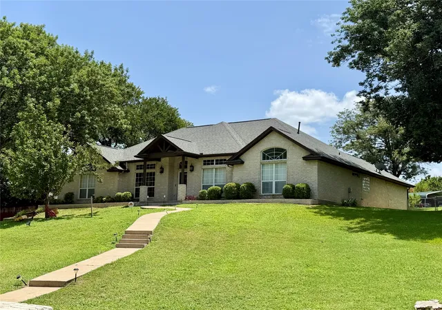 Photo 1 of Single family home for sale at 110 Pecan Valley Ln, Waxahachie, TX 75165 | MLS# 21332646 | Listing updated on 2026-08-28