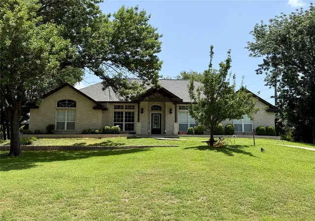 Photo 2 of Single family home for sale at 110 Pecan Valley Ln, Waxahachie, TX 75165 | MLS# 21332646 | Listing updated on 2026-08-28
