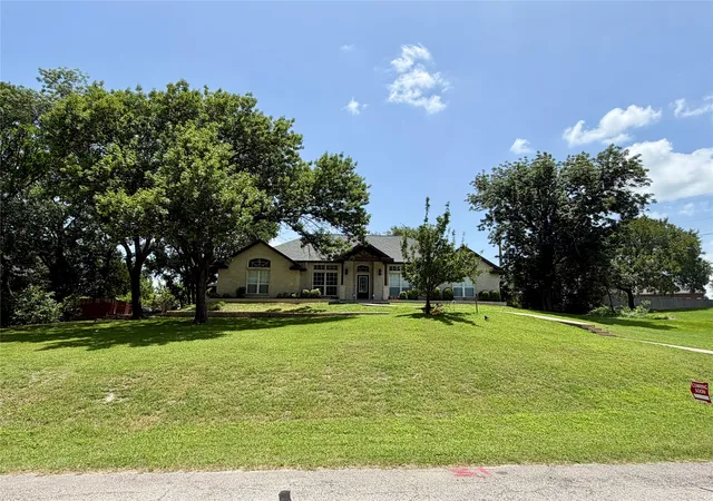 Photo 3 of Single family home for sale at 110 Pecan Valley Ln, Waxahachie, TX 75165 | MLS# 21332646 | Listing updated on 2026-08-28