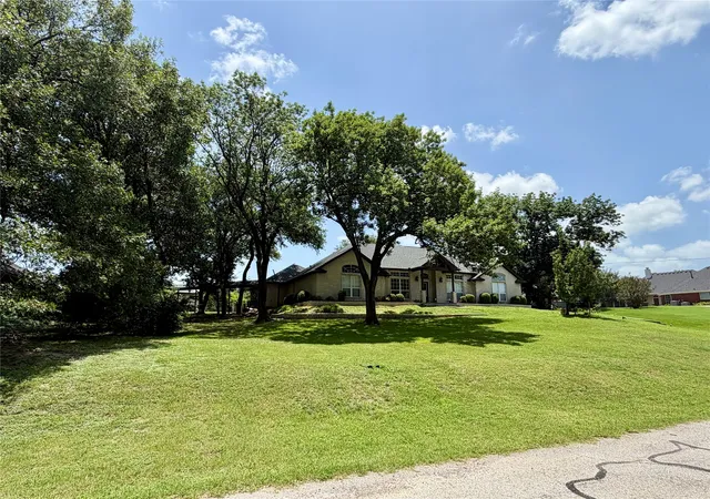 Photo 3 of Single family home for sale at 110 Pecan Valley Ln, Waxahachie, TX 75165 | MLS# 21332646 | Listing updated on 2026-08-28
