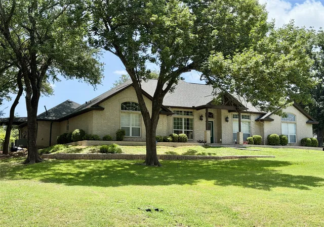 Photo 4 of Single family home for sale at 110 Pecan Valley Ln, Waxahachie, TX 75165 | MLS# 21332646 | Listing updated on 2026-08-28