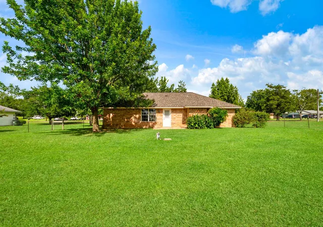 Homes for sale in Paris, TX | 4405 County Road 42600, Paris, TX 75462 | MLS# 21332971