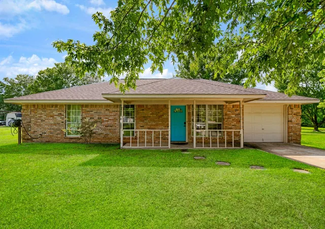 Homes for sale in Paris, TX | 4405 County Road 42600, Paris, TX 75462 | MLS# 21332971