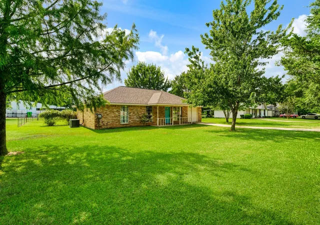 Homes for sale in Paris, TX | 4405 County Road 42600, Paris, TX 75462 | MLS# 21332971
