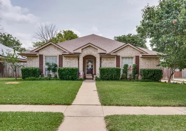 Photo 1 of Single family home for sale at 149 Roberts Dr, Saginaw, TX 76179 | MLS# 21332854 | Listing updated on 2026-07-17
