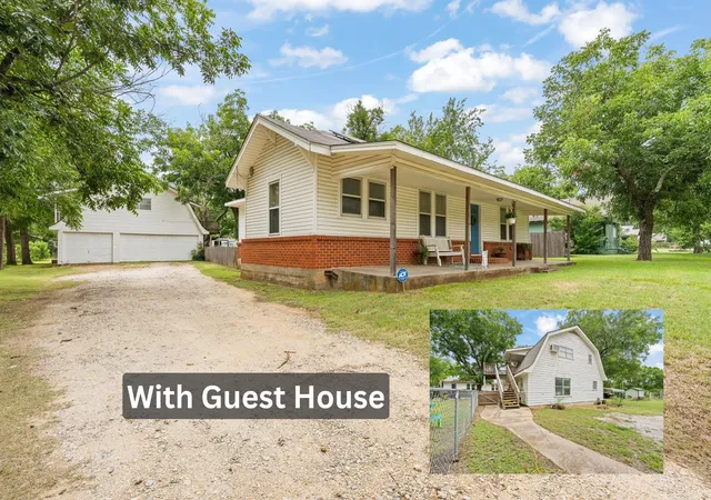 Photo 1 of Single family home for sale at 521 Woodard Ave, Cleburne, TX 76033 | MLS# 21334052 | Listing updated on 2026-08-23