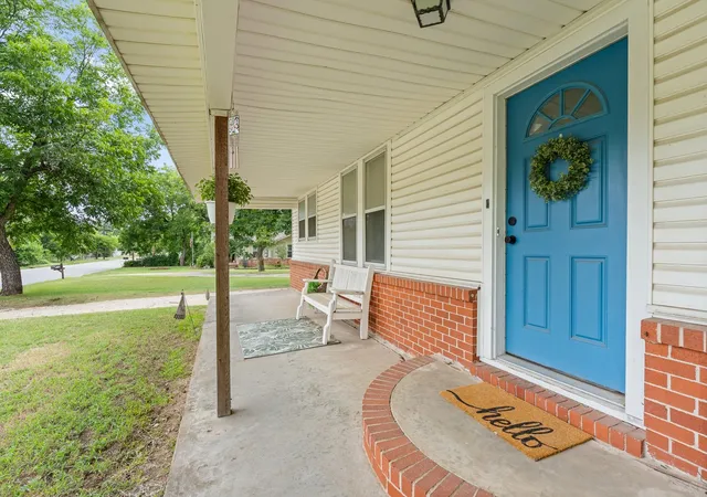 Photo 3 of Single family home for sale at 521 Woodard Ave, Cleburne, TX 76033 | MLS# 21334052 | Listing updated on 2026-08-23
