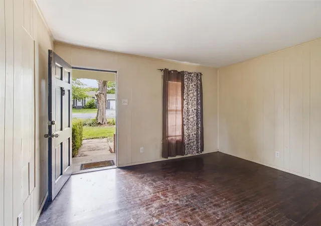 Photo 3 of Single family home for sale at 6632 Emhouse St, Dallas, TX 75232 | MLS# 21332078 | Listing updated on 2026-09-23