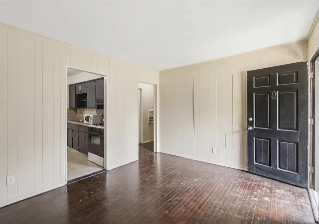 Photo 3 of Single family home for sale at 6632 Emhouse St, Dallas, TX 75232 | MLS# 21332078 | Listing updated on 2026-09-23