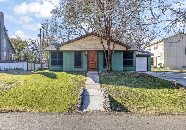 Photo 1 of Single family home for sale at 436 E El Camino Real, Weatherford, TX 76087 | MLS# 21334068 | Listing updated on 2026-07-17