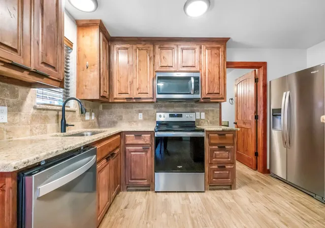 Photo 4 of Single family home for sale at 436 E El Camino Real, Weatherford, TX 76087 | MLS# 21334068 | Listing updated on 2026-07-17