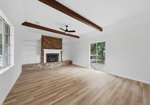 Photo 2 of Single family home for sale at 1102 Chilton St, Weatherford, TX 76086 | MLS# 21327193 | Listing updated on 2026-08-31