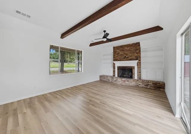 Photo 3 of Single family home for sale at 1102 Chilton St, Weatherford, TX 76086 | MLS# 21327193 | Listing updated on 2026-08-31