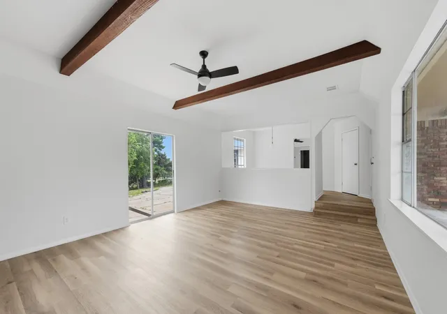 Photo 4 of Sale Pending at 1102 Chilton St, Weatherford, TX 76086 | MLS# 21327193 | Listing updated on 2026-10-05