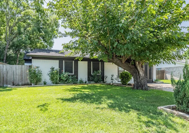 Photo 2 of Single family home for sale at 713 Keystone St, Mesquite, TX 75149 | MLS# 21330303 | Listing updated on 2026-07-20
