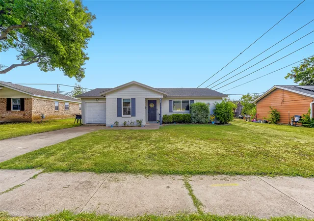 Photo 2 of Single family home for sale at 216 N Prairie View Rd, Crowley, TX 76036 | MLS# 21330941 | Listing updated on 2026-07-19