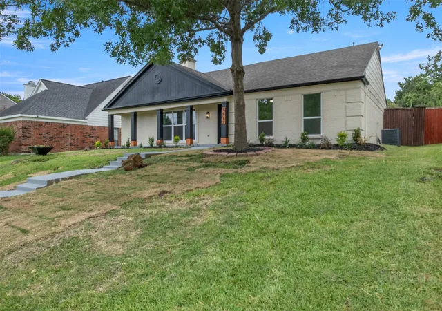 Photo 3 of Sale Pending at 1612 Huntington Dr, Mesquite, TX 75149 | MLS# 21333561 | Listing updated on 2026-08-29