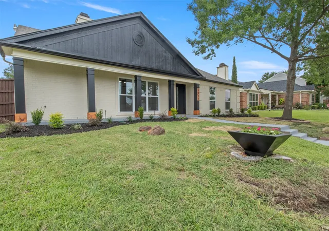 Photo 3 of Sale Pending at 1612 Huntington Dr, Mesquite, TX 75149 | MLS# 21333561 | Listing updated on 2026-08-29