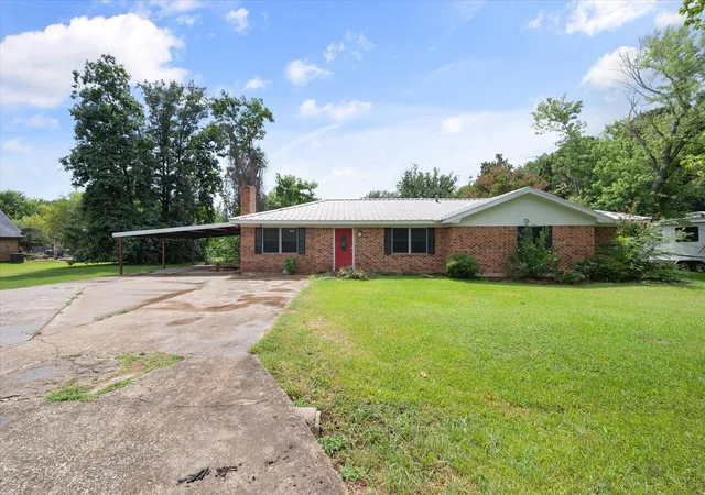 Photo 2 of Single family home for sale at 701 Kelly St, Fairfield, TX 75840 | MLS# 21331350 | Listing updated on 2026-07-17