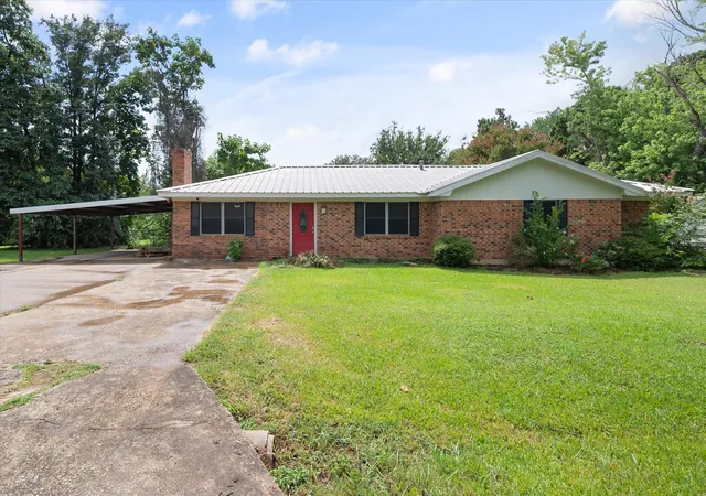 Photo 3 of Single family home for sale at 701 Kelly St, Fairfield, TX 75840 | MLS# 21331350 | Listing updated on 2026-07-17