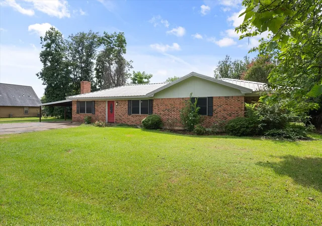 Photo 4 of Single family home for sale at 701 Kelly St, Fairfield, TX 75840 | MLS# 21331350 | Listing updated on 2026-07-17