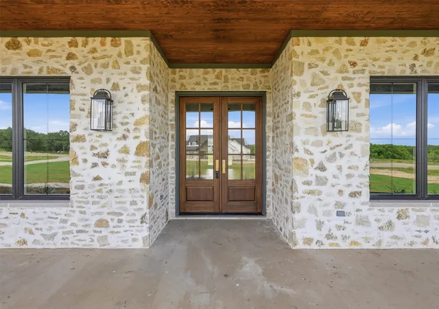Photo 3 of Single family home for sale at 901 Herbert Holw, Weatherford, TX 76087 | MLS# 21334095 | Listing updated on 2026-08-28