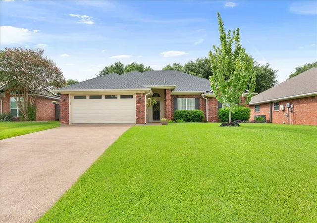 Photo 1 of Single family home for sale at 10308 Eagle Mountain Dr, Waco, TX 76712 | MLS# 21334044 | Listing updated on 2026-08-28