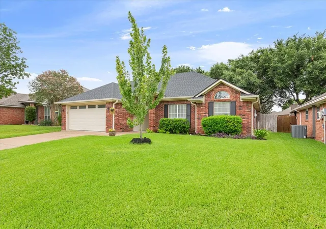 Photo 3 of Single family home for sale at 10308 Eagle Mountain Dr, Waco, TX 76712 | MLS# 21334044 | Listing updated on 2026-08-28