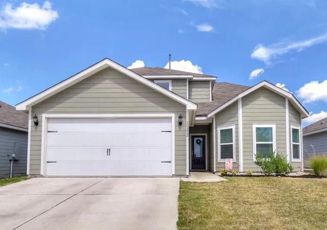 Photo 2 of Single family home for sale at 10852 Copper Hills Ln, Fort Worth, TX 76108 | MLS# 21334123 | Listing updated on 2026-07-17