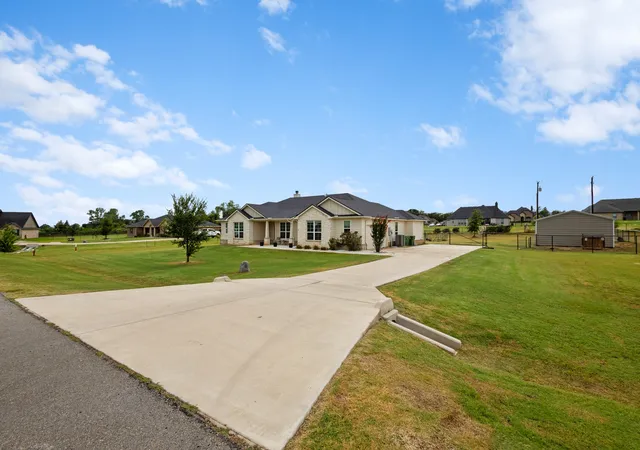 Photo 2 of Single family home for sale at 170 Spring Creek Cir, Paradise, TX 76073 | MLS# 21333208 | Listing updated on 2026-07-25